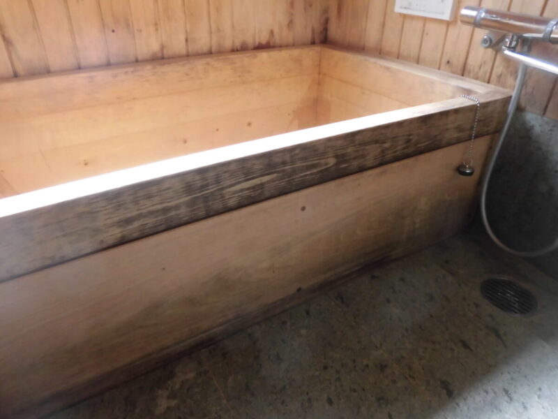 木風呂・（ヒノキ・ひのき・檜風呂）の黒ずみやカビ汚れ-浴槽